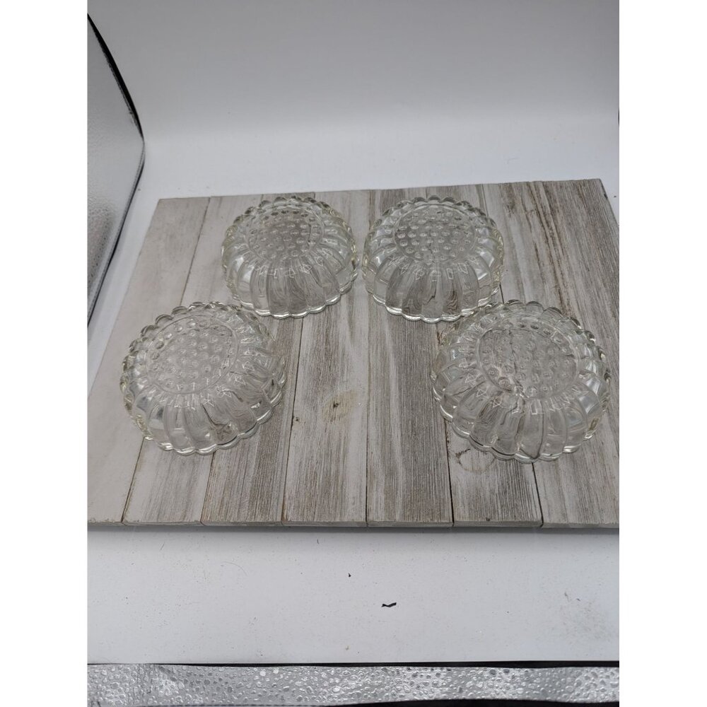 Vintage Jeanette Glass Berry 4 Dessert Bowls Clear - Picture 8 of 9
